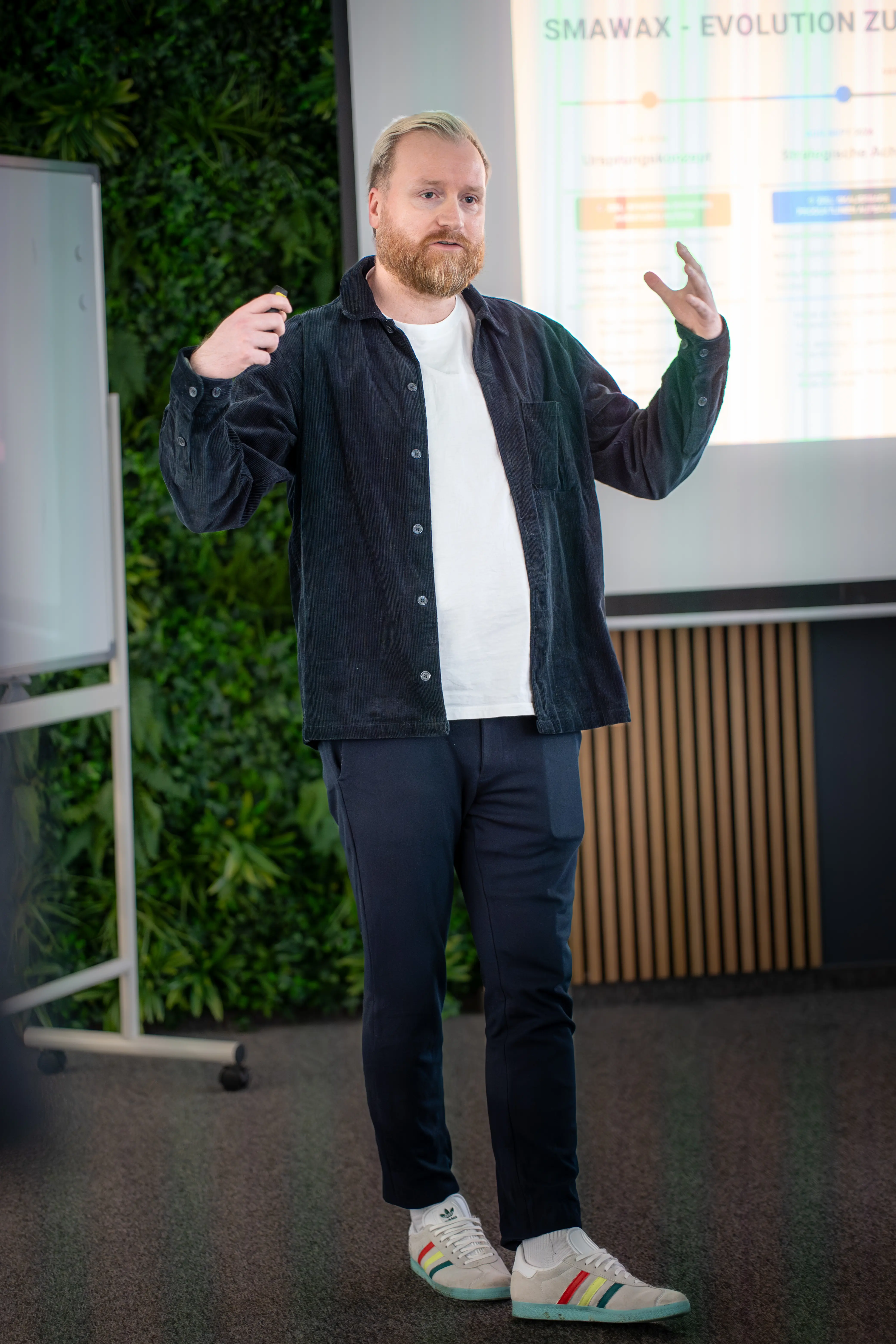 Marcel Richter bei einem Vortrag über die Entwicklung von SMAWAX